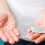 Ni cirugía ni hormonas: así funciona la nueva pastilla anticonceptiva para hombres