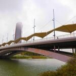 Lluvia de barro en el puente del Cachorro de Sevilla