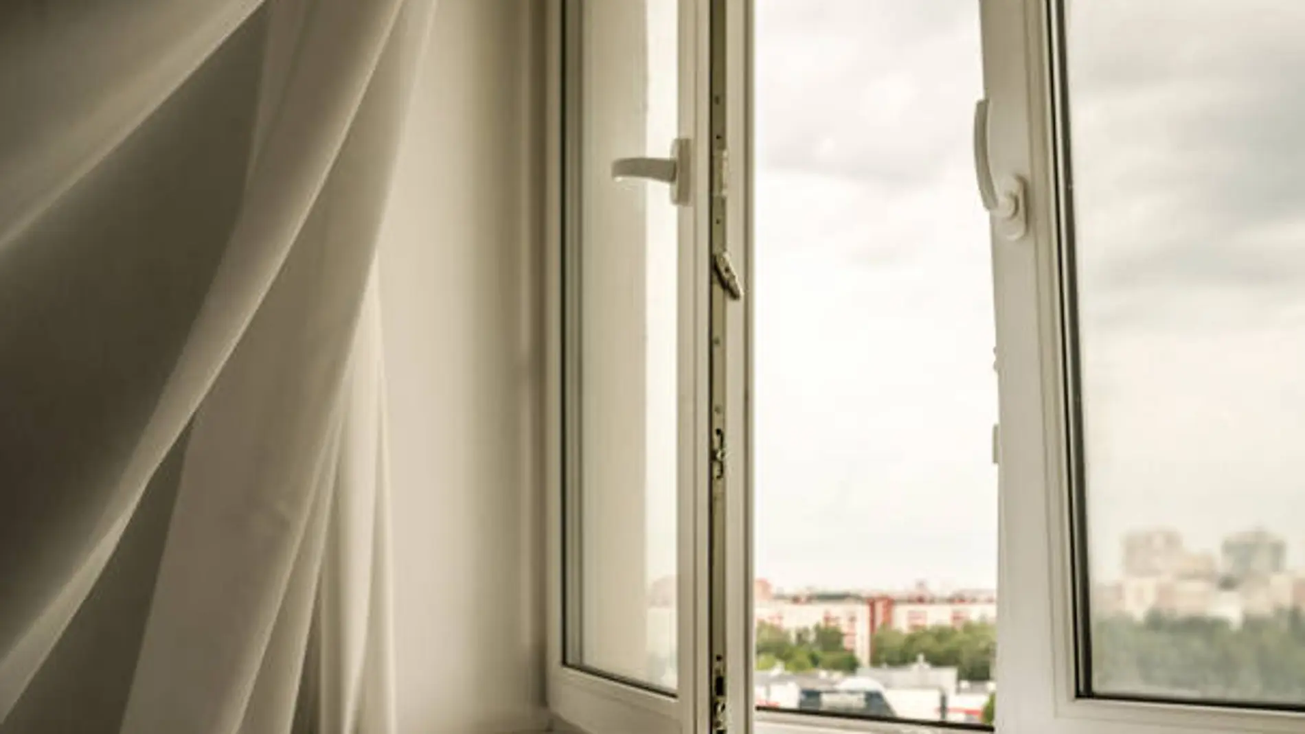 El tiempo exacto que debes ventilar tu casa para eliminar el moho y la humedad