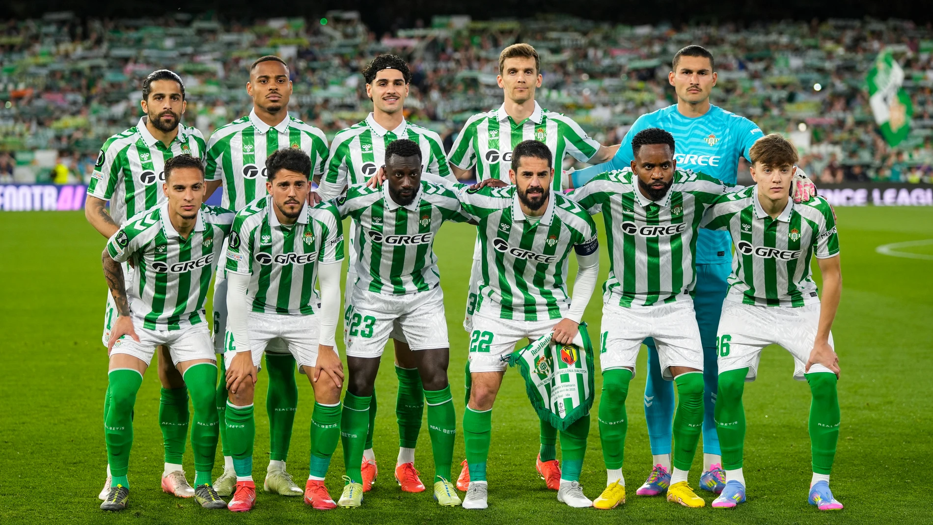 Players of Real Betis pose for photo during the UEFA Europa Conference League Quarter Final First Leg, football match played between Real Betis and Jagiellonia Bialystok at Benito Villamarin stadium on April 10, 2025, in Sevilla, Spain. AFP7 10/04/2025 ONLY FOR USE IN SPAIN