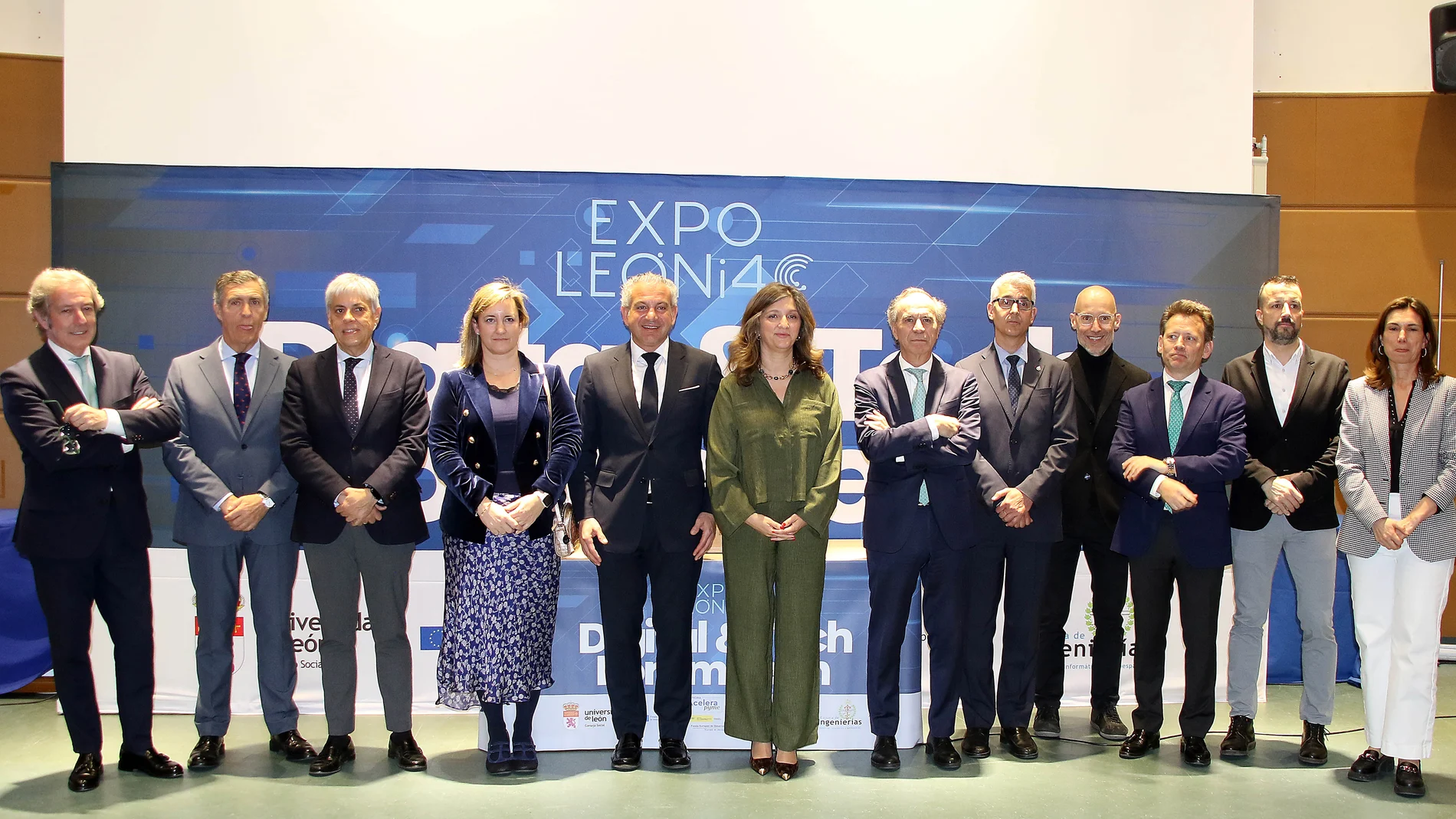 Autoridades que se dan cita en la Expo León i4