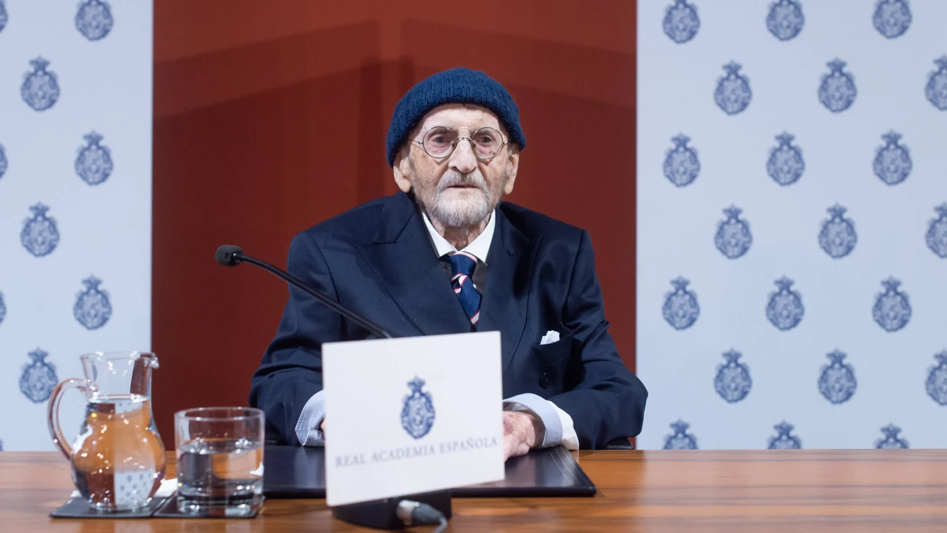 CANTABRIA.-Cantabria concederá este verano su Medalla de Oro a Álvaro Pombo, un escritor "excepcional"