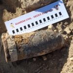 La Guardia Civil neutraliza un proyectil localizado en un terreno rural del término municipal de Almansa.