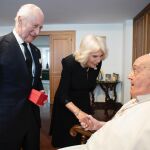 El Papa Francisco recibió al Rey Carlos y a la Reina Camila