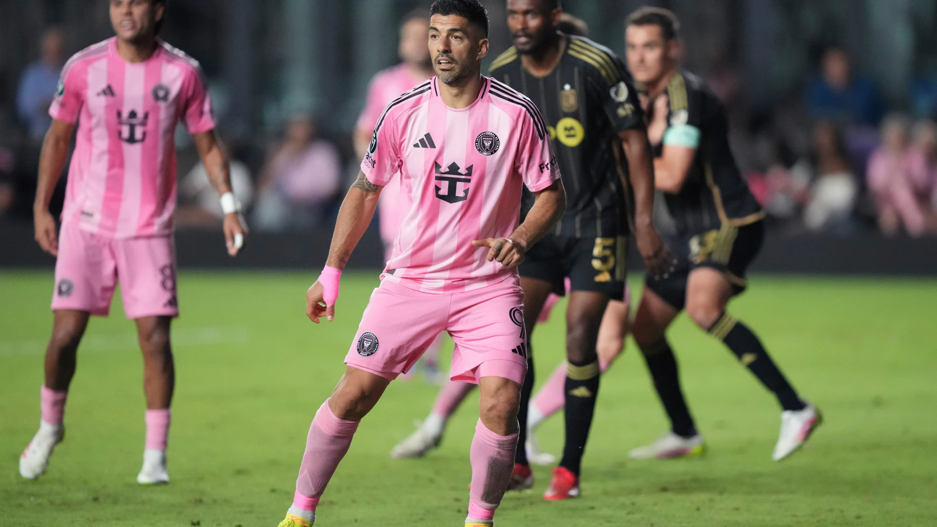 Inter Miami forward Luis Suárez (9) waits for a corner kick against the Los Angeles FC during the second half of a CONCACAF Nations League Quarterfinal Match at Chase Stadium, Wednesday, April 9, 2025 in Fort Lauderdale, Fla. (AP Photo/Jim Rassol)