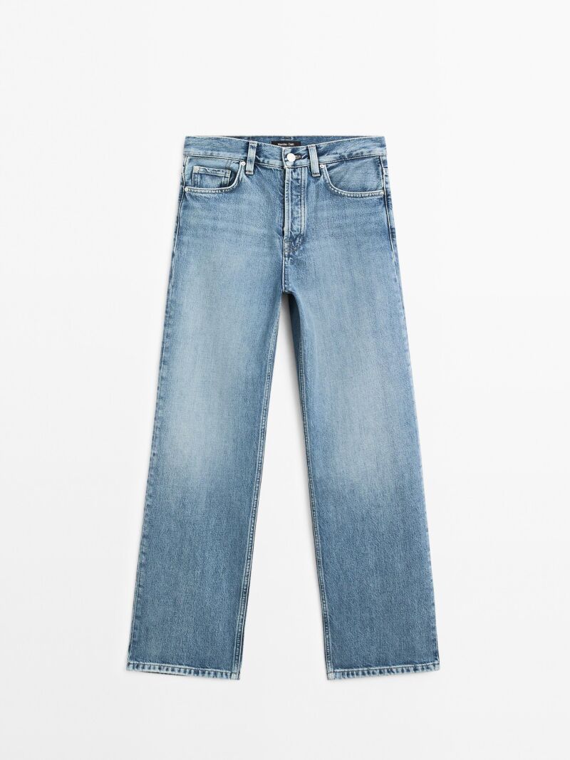 Jeans straight tiro alto.