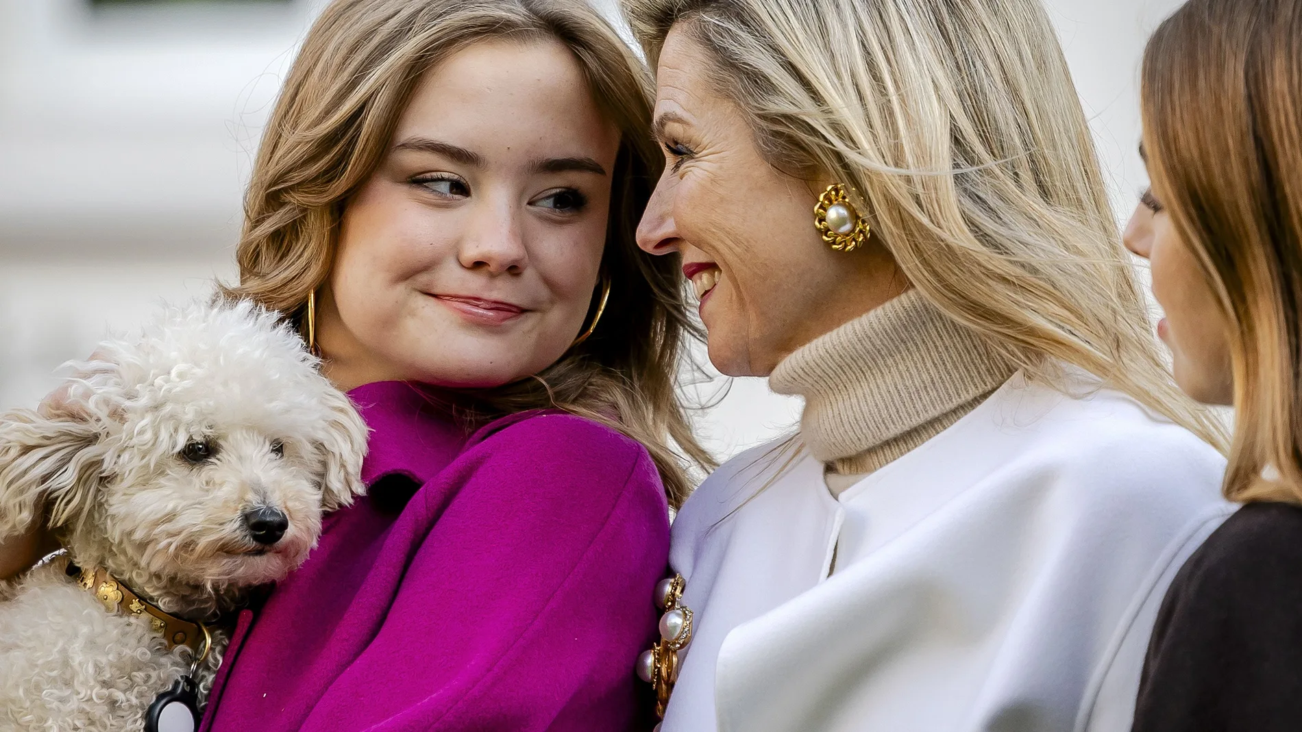 Ariane de Holanda, junto a su madre, la reina Máxima