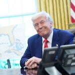 Trump amenaza con cortar los fondos federales a las llamadas 'ciudades santuario' que protegen a migrantes