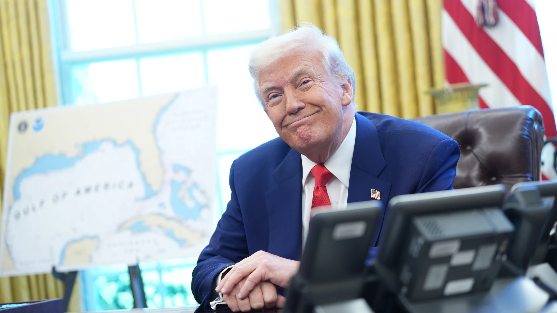 April 9, 2025, Washington, District Of Columbia, USA: United States President Donald J Trump smiles as he speaks to reporters after signing a series of Executive Orders in the Oval Office of the White House in Washington, DC, US, on Wednesday, April 9, 2025 Europa Press/Contacto/Chris Kleponis - Pool via CN 09/04/2025 ONLY FOR USE IN SPAIN