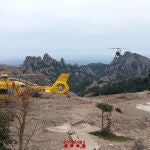 Los Bombers rescatan a un hombre herido en Montserrat (Barcelona) tras un aviso de su familia