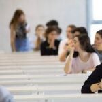 Estudiantes en un aula