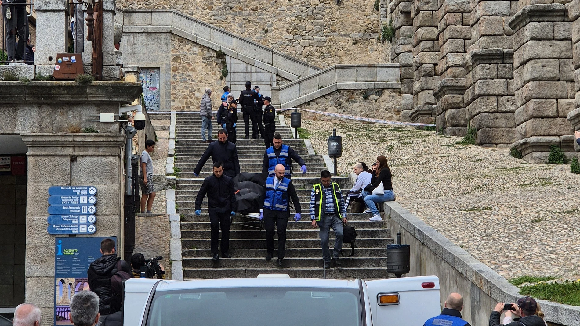 Muere un turista británico al precipitarse desde el mirador del Acueducto de Segovia