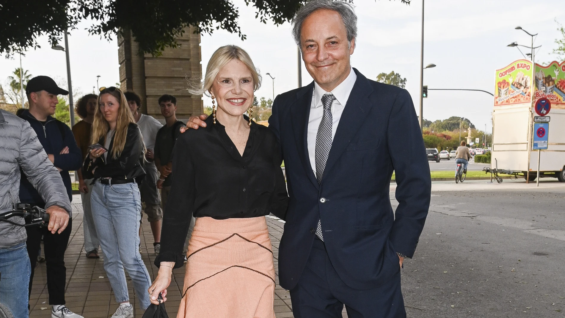 Eugenia Martínez de Irujo con look de invitada perfecta.