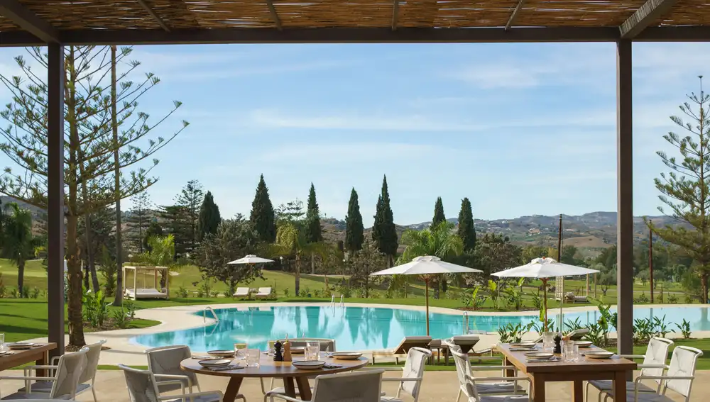 Terraza y piscina de La Zambra (Málaga)