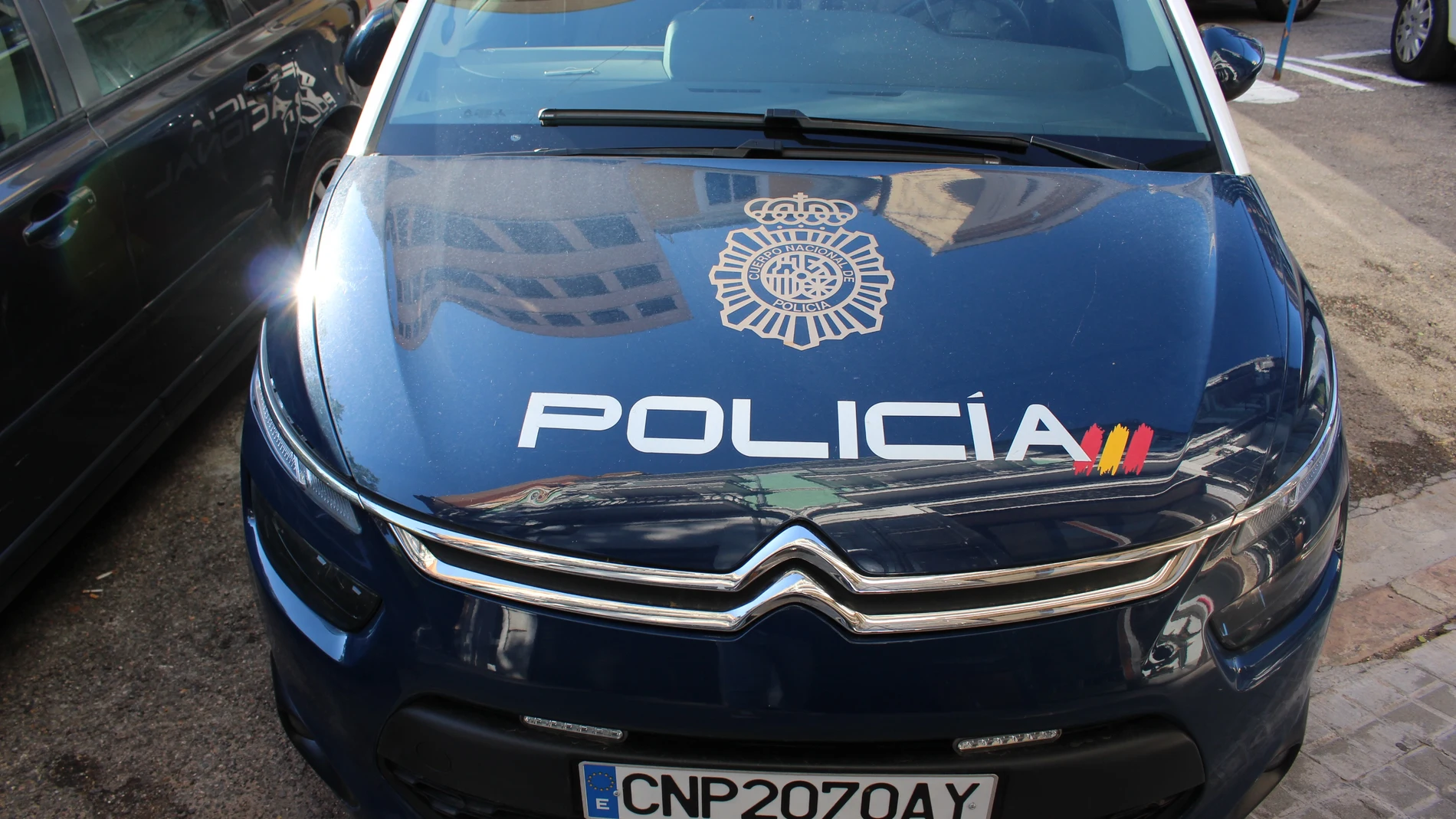 Coche de la Policía Nacional REMITIDA / HANDOUT por POLICÍA NACIONAL Fotografía remitida a medios de comunicación exclusivamente para ilustrar la noticia a la que hace referencia la imagen, y citando la procedencia de la imagen en la firma 12/04/2025