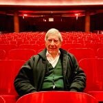 Fotografía difundida por el teatro Marsano de Lima del escritor peruano Mario Vargas Llosa en un teatro, el 20 de octubre de 2024, en Lima (Perú).