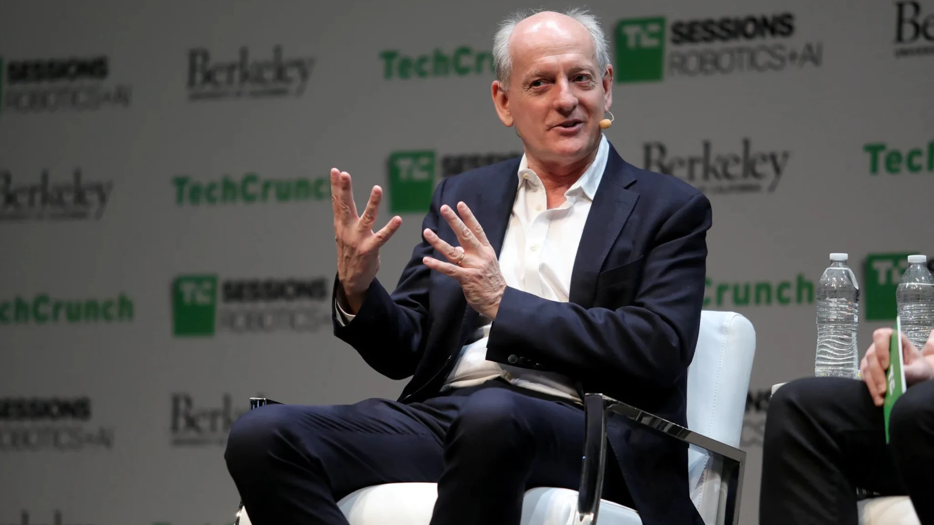 Stuart Russell defiende una inteligencia artificial basada en la compatibilidad con los humanos