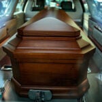 El cuerpo de Mario Vargas Llosa es trasladado de su casa para ser cremado