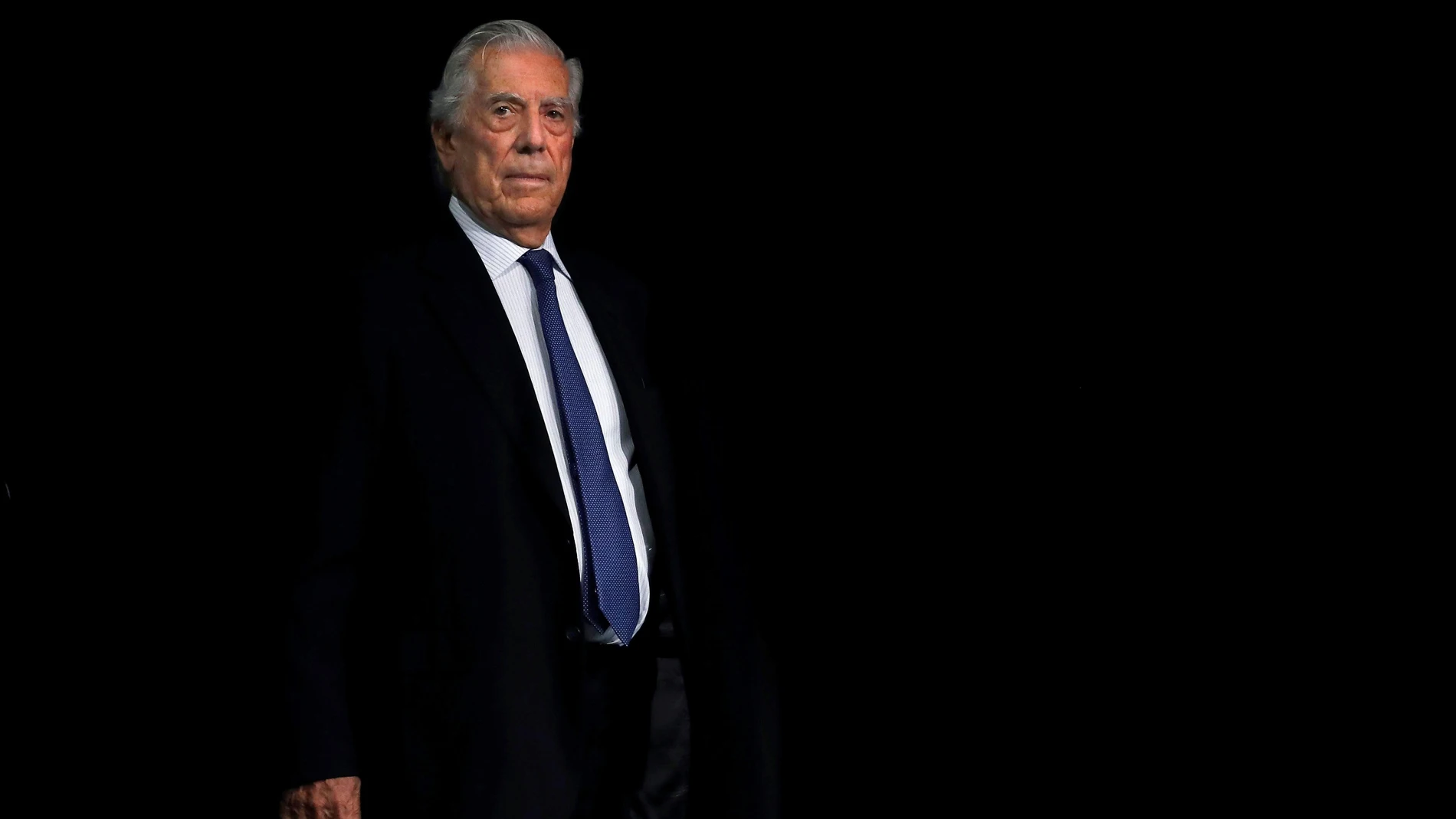 El Premio Nobel de Literatura, Mario Vargas Llosa, durante la presentación este martes de su nueva novela, "Tiempos recios"