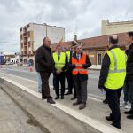 El consejero de Movilidad y Transformación Digital, José Luis Sanz Merino, visita el inicio de las obras en la localidad salmantina de Macotera