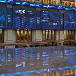El IBEX reduce las ganancias iniciales hasta el 1,30 % y cotiza por encima de los 12.400