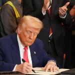 Trump prevé aclarar los aranceles a semiconductores "en un futuro muy próximo" y plantea "flexibilidad"