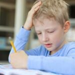 Qué significa tener un hijo zurdo, según la psicología 