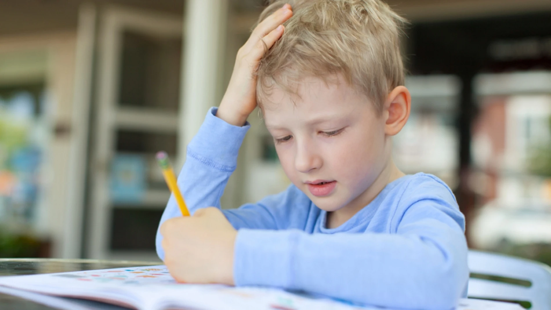 Qué significa tener un hijo zurdo, según la psicología