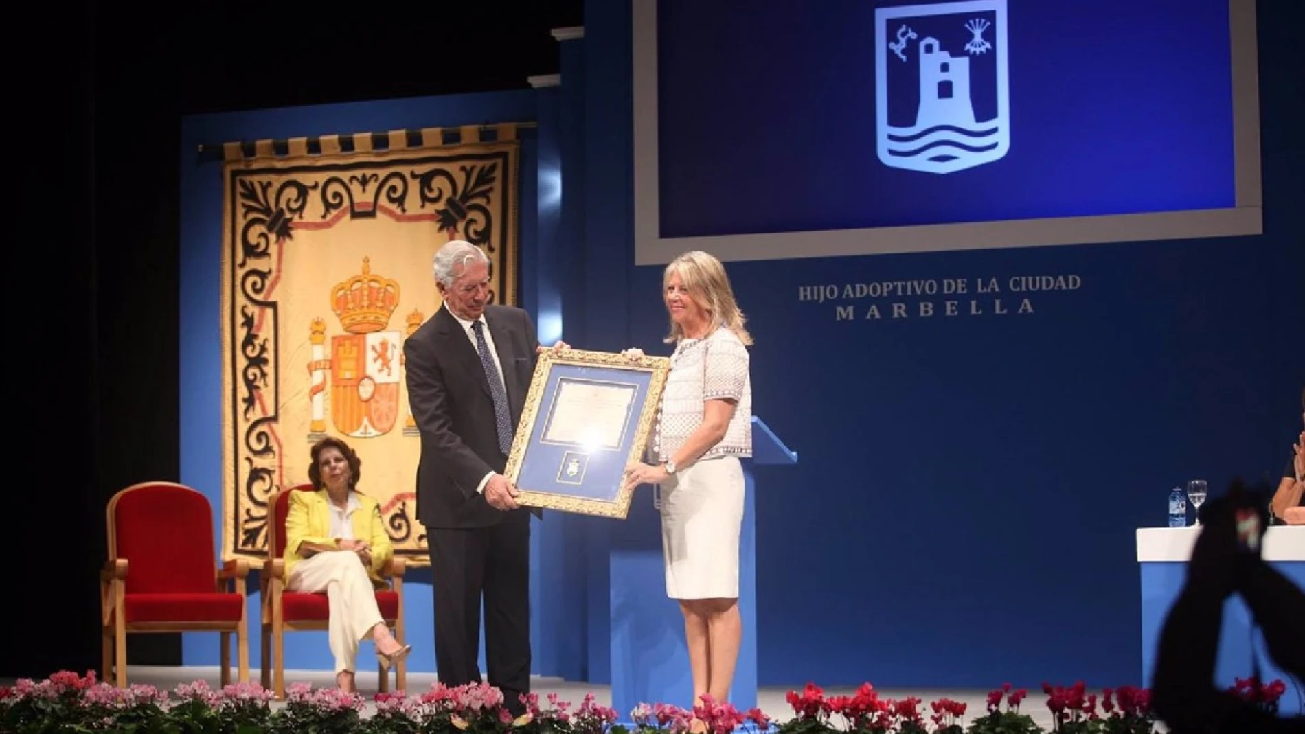 Entrega del título de Hijo Adoptivo de Marbella a Vargas Llosa