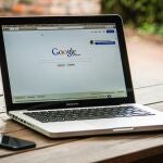 Una experta en ciberseguridad revela las 5 búsquedas en Google que debes evitar: "Puede comprometer nuestra seguridad"