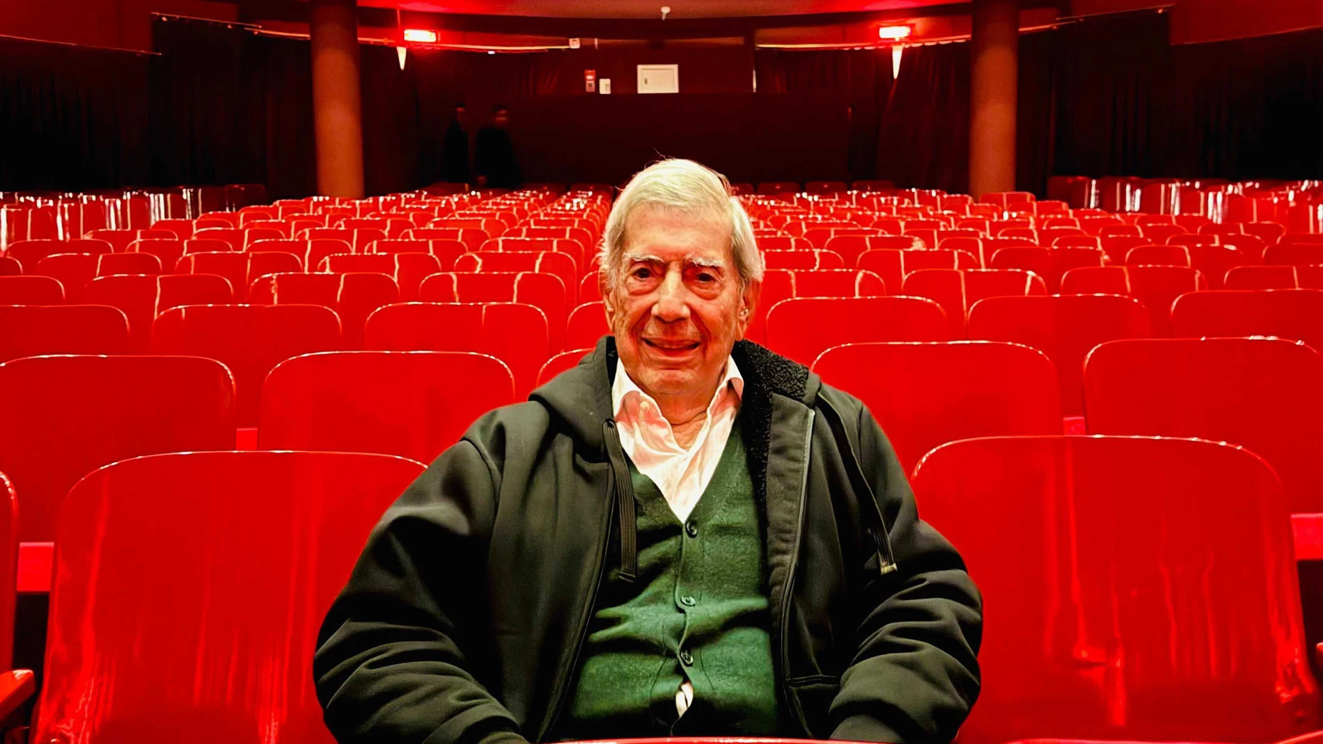 Lima (Peru), 14/04/2025.- A handout photo made available by A photo made available by Lima's Marsano Theater shows Peruvian writer Mario Vargas Llosa in a theater in Lima, Peru, 20 October 2024 (reissued 14 April 2024). Nobel Prize-winning author Mario Vargas Llosa died at the age of 89 at his home in Lima on 13 April 2025, his children reported through social media. EFE/EPA/MARSANO THEATER / HANDOUT HANDOUT MANDATORY CREDIT HANDOUT EDITORIAL USE ONLY/NO SALES
