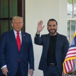 Trump defiende ante Bukele la deportación de ciudadanos de EEUU a prisiones de El Salvador