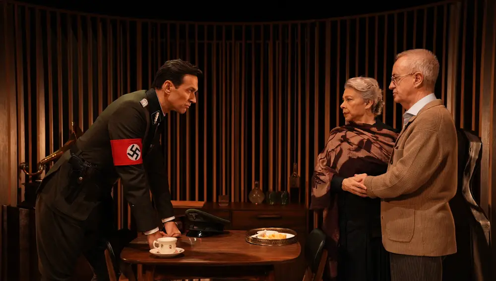 Cristóbal Suárez, Kiti Mánver y Carlos Hipólito en "Música para Hitler".