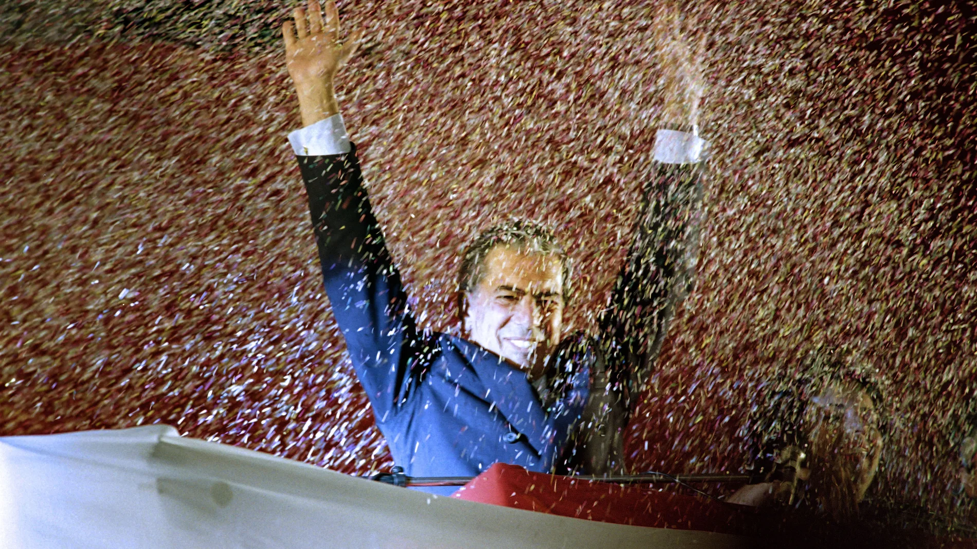 Mario Vargas Llosa durante un mitin en Peru en 1990