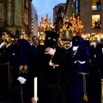 Preso liberado procesiona por las calles de Málaga acompañando al Cristo El Rico, una de las imágenes que dejó el año pasado el Miércoles Santo en Málaga