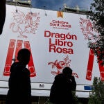 Una lona en Gran Vía promociona las actividades culturales de Sant Jordi en Madrid