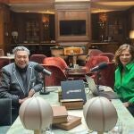 Con Manuel Fernández en la grabación del Podcast entrevista en el 27 club del The Palace Hotel Madrid