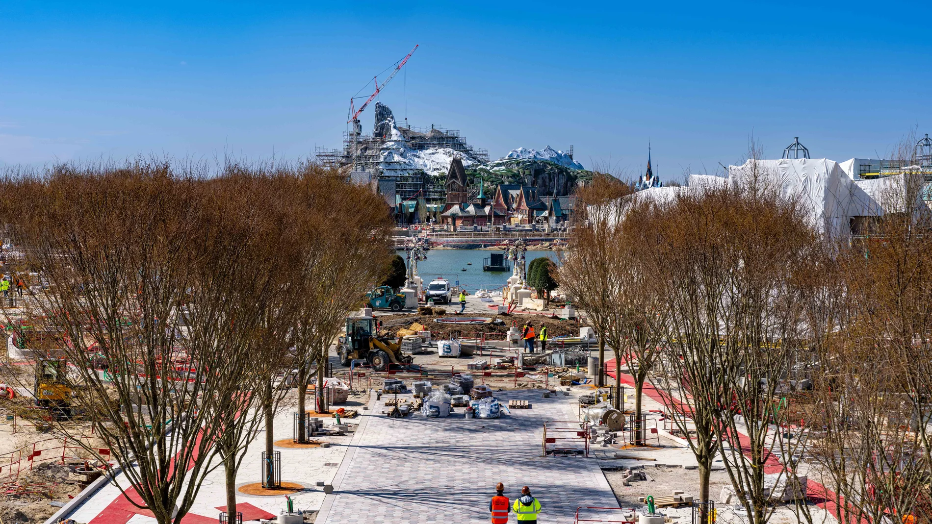 Obras de ampliación del segundo parque de Disneyland Paris, con la nueva zona de Frozen al fondo