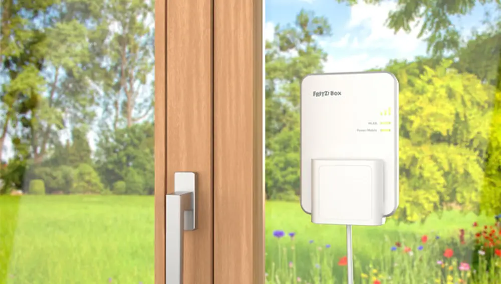 El router colocado en una ventana, así recibe mejor cobertura