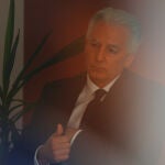 Álvaro, hijo de Mario Vargas Llosa, durante su último adiós