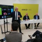 El director de estudios de Ineca, Francisco Llopis, explica el informe sobre el proyecto de Presupuestos de la Generalitat de 2025 en lo referente a Alicante