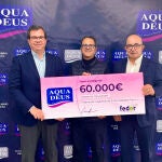 Adrián Perez, director general de Aquadeus, Juan Carrión, presidente de FEDER, y Julián Garre, director comercial de Aquadeus