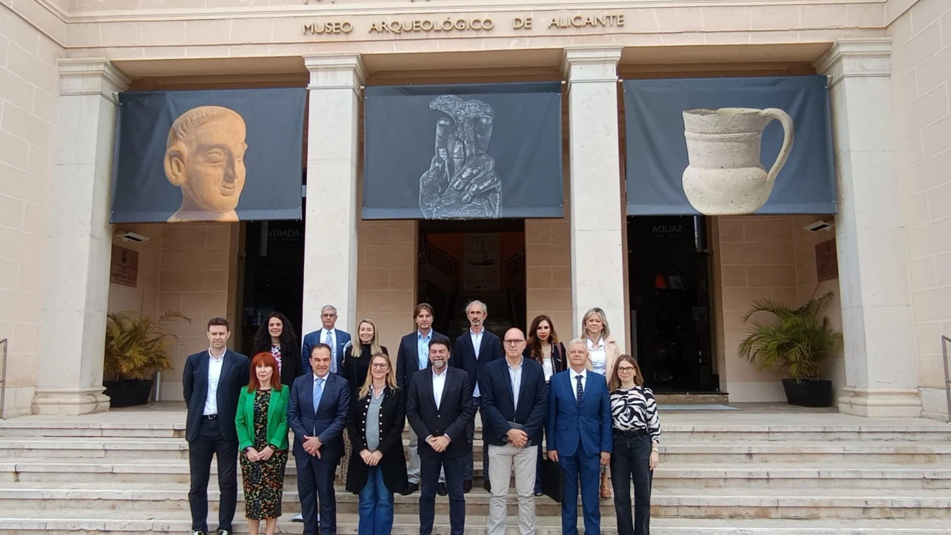 La Junta de Gobierno Local se ha celebrado hoy en el Marq en Alicante como homenaje a la historia de la ciudad