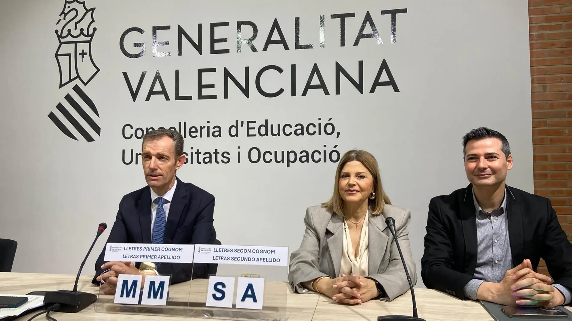 Imagen del sorteo que ha elegido las iniciales que resolverán los posibles empates en la baremación