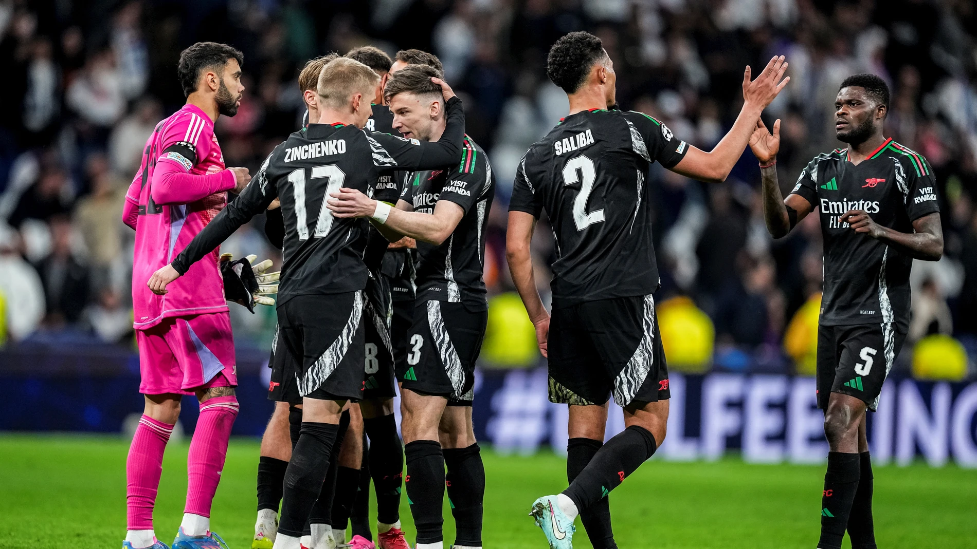 Los jugadores del Arsenal celebran el pase a semifinales de la Champions