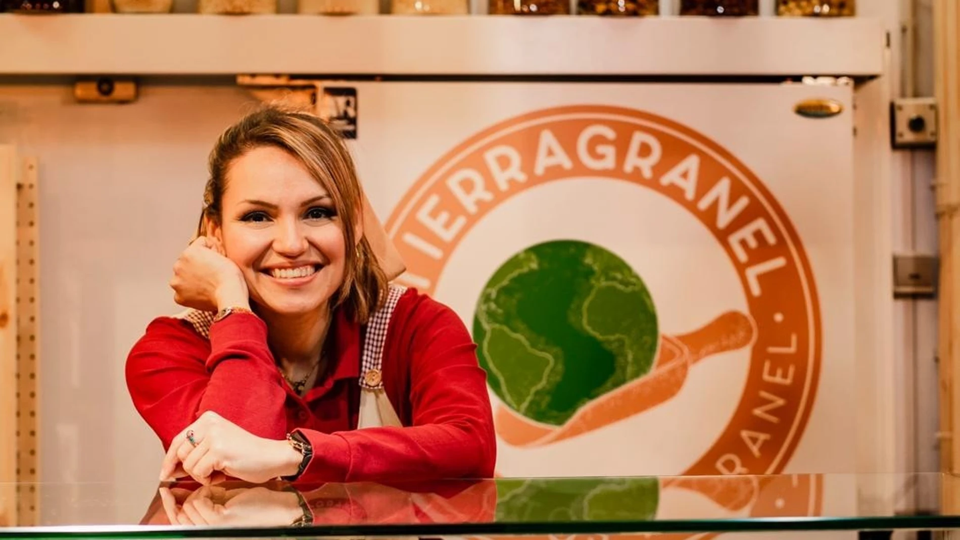 Alejandra Romero en su establecimiento Tierra Granel