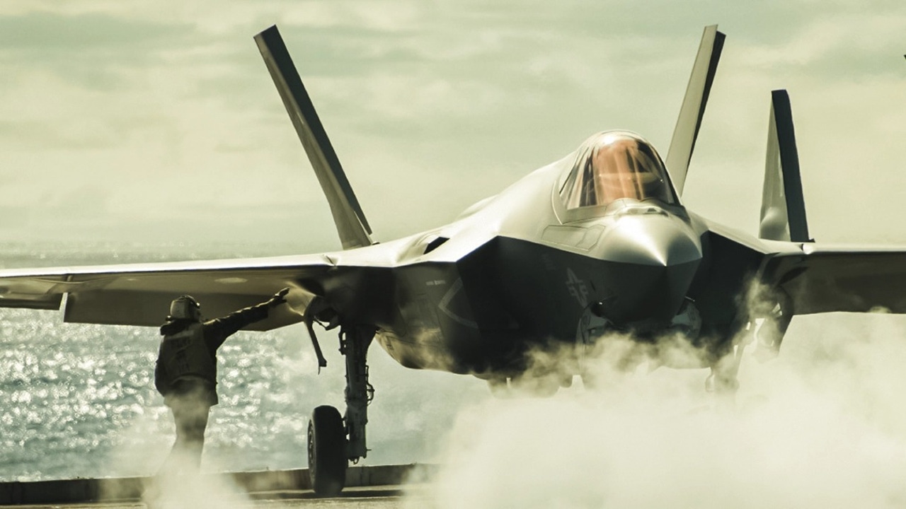 El dilema del F-35 y los drones rusos: matar moscas a cañonazos no es sostenible para la OTAN