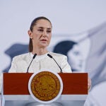 Sheinbaum dice que corresponde a los gobiernos locales regular los narcocorridos