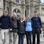 La familia real de Bélgica acaba el Camino de Santiago