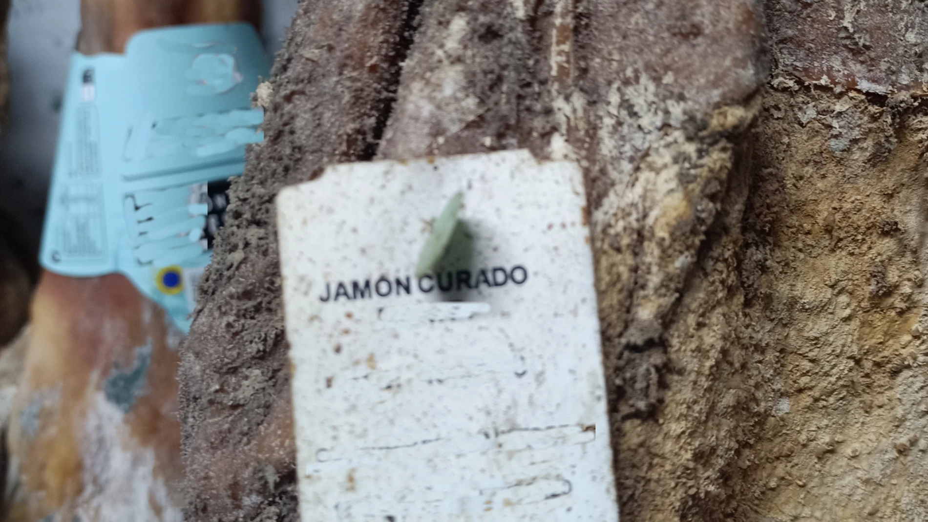 Localizado en la zona de Santiago un almacén clandestino de productos cárnicos y alimentos, con condiciones higiénico-sanitarias muy deficientes. Su dueño está investigado por un presunto delito contra la salud pública. REMITIDA / HANDOUT por Guardia Civil Fotografía remitida a medios de comunicación exclusivamente para ilustrar la noticia a la que hace referencia la imagen, y citando la procedencia de la imagen en la firma 16/04/2025